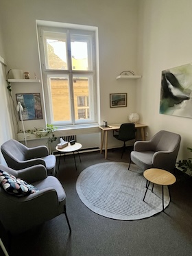 Interiér terapeutovny psychoterapie Praha 1 – Revoluční 8, levá místnost